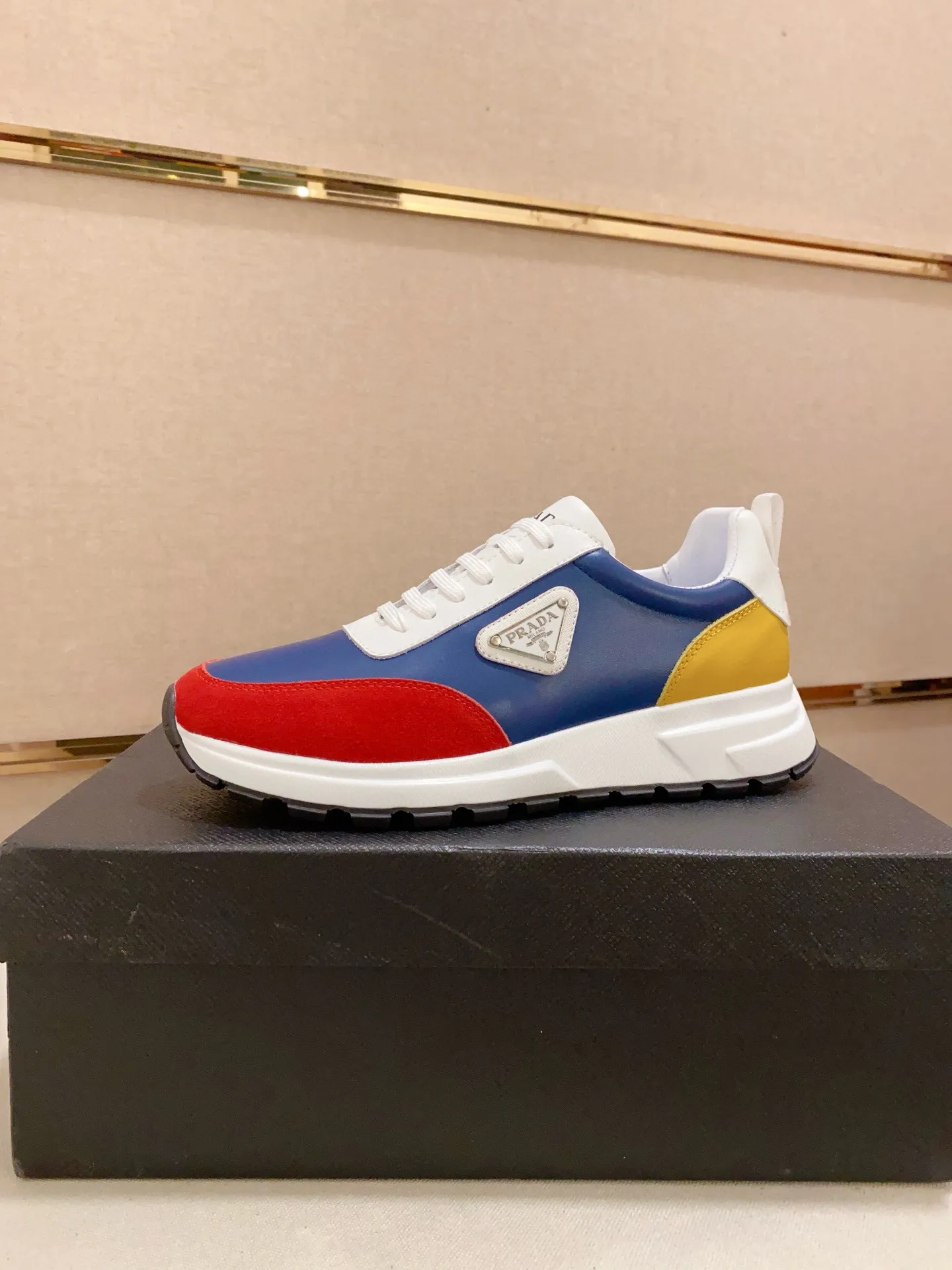 Men's shoes 💰: 500💰 [Prada～Prada] Trendy new styles are on the market. Same style as the official website. Counter quality. Original matching. [Strong] [Strong] Selected first-layer cowhide fabric. Comfortable and breathable sheepskin lining, fine workmanship, upper layer made of 100% pure cowhide, original last shape, comfortable on the feet, shoe sizes 38 to 44